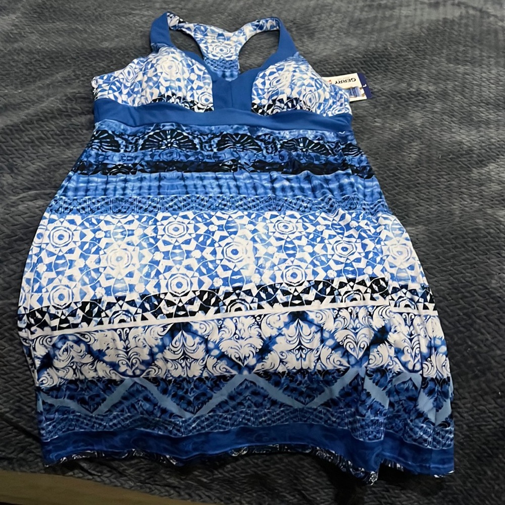 Very cute and stretchy summer dress with cups sewn in. Brand new never worn.